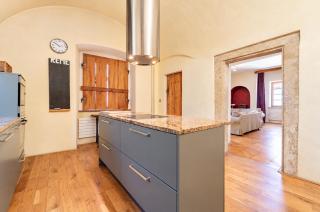 Spacious & Quiet 2-Bedroom Under Prague Castle - Prague - 2
