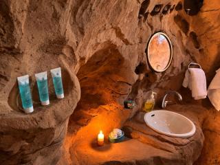 Wadi Rum Cave Camping - 6