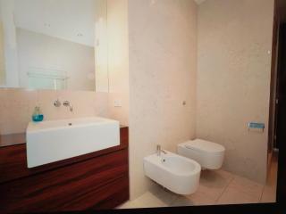 Luxury House Near Attractions - 0