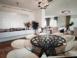 Luxury House Near Attractions - 1