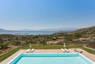 Stunning Sea View Villa w Infinity Pool, BBQ and Gym - 2