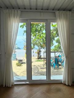 AuraLaut Oceanfront Cabin Stay -  - 6