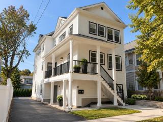 Quiet East Side 2BR Townhouse, Near Brown & Miriam - 7
