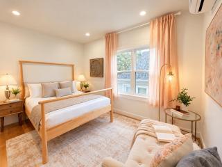 Quiet East Side 2BR Townhouse, Near Brown & Miriam - 5