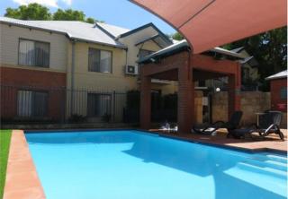 Cosy Apt in Subiaco with Free Parking - 9