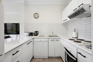Cosy Apt in Subiaco with Free Parking - 4