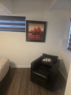 Cozy 2-Bedroom Suite 5 Minutes Walk to Chestermere Lake - 1