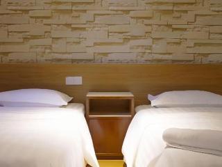 Place2Stay @ RH Plaza Hotel - 3