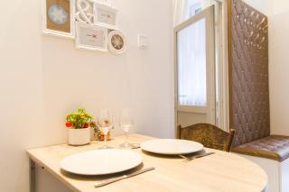 Ava's Champagne Studio City Center-Andrash Street King Street - Budapest - 3