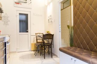 Ava's Champagne Studio City Center-Andrash Street King Street - Budapest - 2