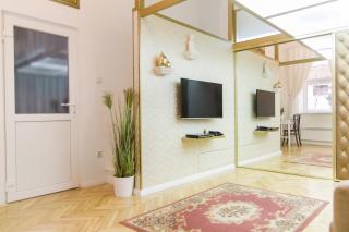 Ava's Champagne Studio City Center-Andrash Street King Street - Budapest - 8