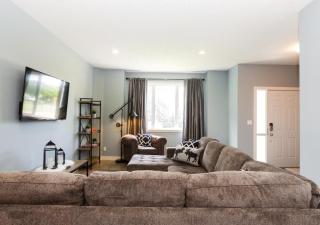 5BDRM Bright Modern Home-King Bed-Garage-Sleeps 12 - 5