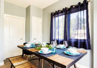 5BDRM Bright Modern Home-King Bed-Garage-Sleeps 12 - 2