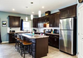 5BDRM Bright Modern Home-King Bed-Garage-Sleeps 12 - 6