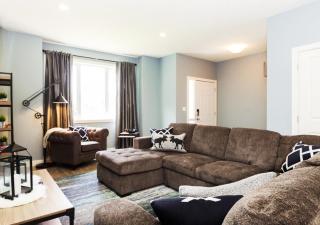 5BDRM Bright Modern Home-King Bed-Garage-Sleeps 12 - 3