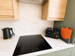 8 Bed, Sleeps 10, Free Parking, Near City Centre ! - 7