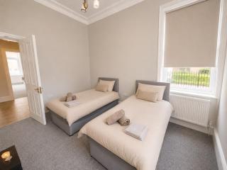 8 Bed, Sleeps 10, Free Parking, Near City Centre ! - 6