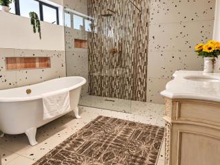 Amalfi Place - 7