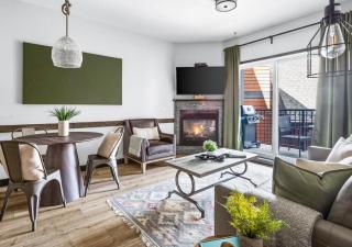 Chic Rockies Getaway - Pool & Hot Tub - King Bed - BBQ! - 3