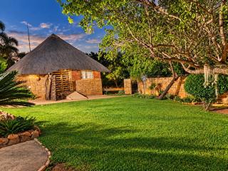 5 Sleeper Bushcamp Chalet Hartbeespoort - 2