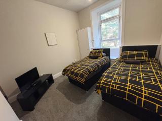 5 Bed, Near City Centre, Free Parking ! - 3
