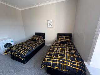 5 Bed, Near City Centre, Free Parking ! - 1