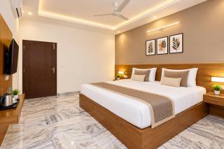 Hotel Pink Heaven Malviya Nagar - 2