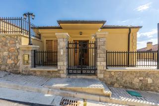 Villa Morava No 74 Belvedere Korça by PikHost - 2