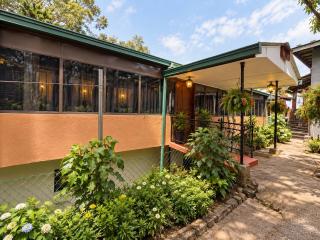 Botanica Inn by Meena Ella - 3