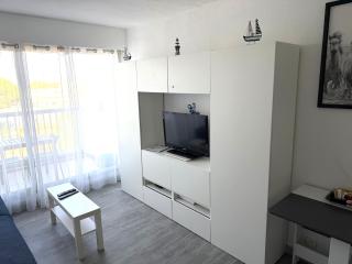 Studio vue port, parking privé, terrasse, clim - 3