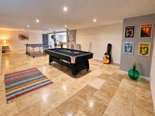 Quiet 50's cottage 12 p - Private pool, games room, TV room & park - Fourcès - 8