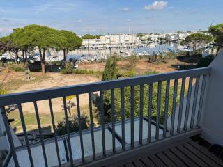 Studio vue port, parking privé, terrasse, clim - 9