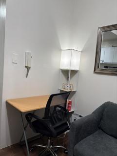 Cozy 1BR Makati Stay Mall Access & City Views - 9