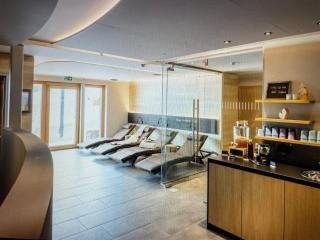 Tyrol Mountain Suites - 9