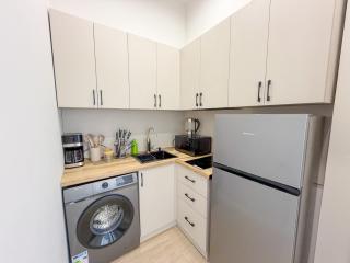 Quiet Oasis near Center Garden & Free Parking 4 - 3