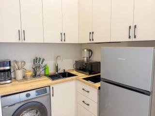 Quiet Oasis near Center Garden & Free Parking 4 - 2