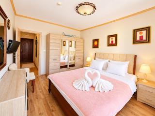 Royal Bay-I Seaview Apartment - 3