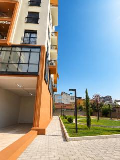 Ami Modern 2BR Apartment - 9