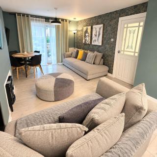 Cozy 3BR Home, Free Parking, Sleeps 6 ! - 0
