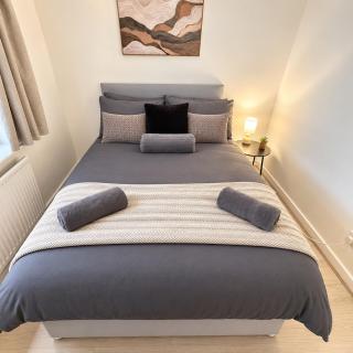 Cozy 3BR Home, Free Parking, Sleeps 6 ! - 3