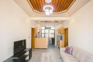 2 beds, 3 baths, living room with TV and WiFi - 7