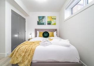 NEW - Chic Modern 3BDRM - Central - WiFi - Netflix - 0