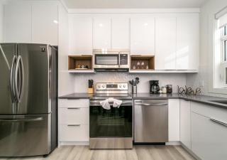 NEW - Chic Modern 3BDRM - Central - WiFi - Netflix - 2