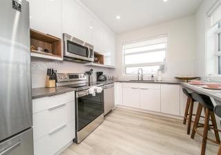 NEW - Chic Modern 3BDRM - Central - WiFi - Netflix - 8