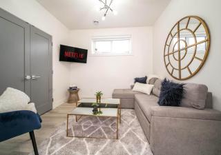 NEW - Chic Modern 3BDRM - Central - WiFi - Netflix - 1