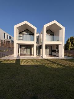 Tricabel Villa 3 Grand 4BR Luxury Residence - 2