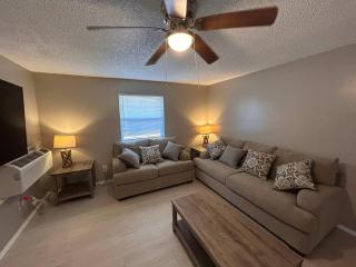 3 Queen Beds Cozy 2BR in Lawton near Fort Sill - 0
