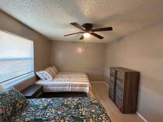 3 Queen Beds Cozy 2BR in Lawton near Fort Sill - 1