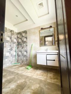 Eiffel View Cozy Studio - Bahria Town - 6