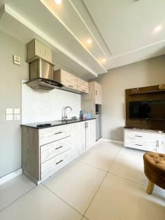 Eiffel View Cozy Studio - Bahria Town - 3